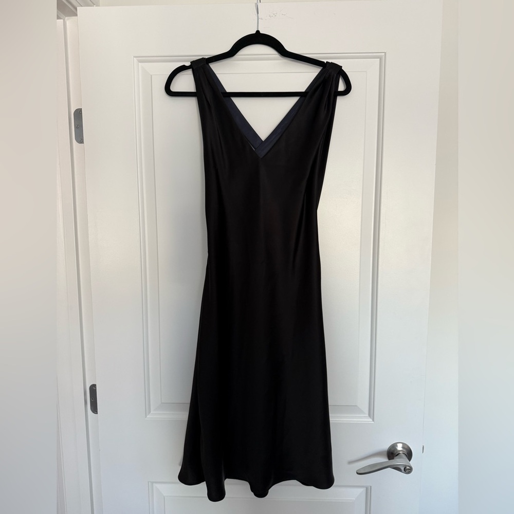 Black Sleeveless V-Neck Sheath Dress